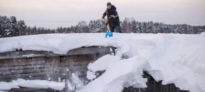 Массовые обрушения построек начались из-за мокрых сугробов на юге Карелии