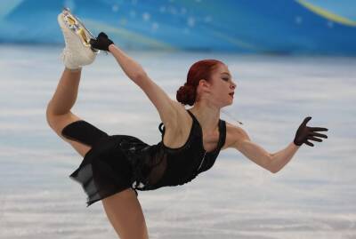 «Почему плакала? Я тут 3 недели без мамы, без собак»: Александра Трусова зареклась не выходить на лёд после серебра Олимпиады в Пекине