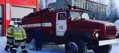 Добровольным сельским огнеборцам в Карелии подарили пожарный автомобиль