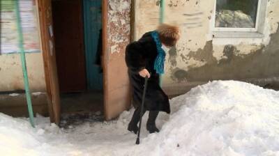 Вход в подъезд дома на ул. Воровского превратился в ледяную горку - penzainform.ru