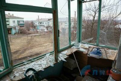 Власти ЛНР на фотографиях показали последствия обстрелов со стороны украинских военных