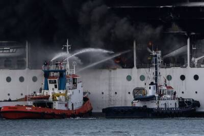У берегов Греции эвакуировали пассажиров горящего парома
