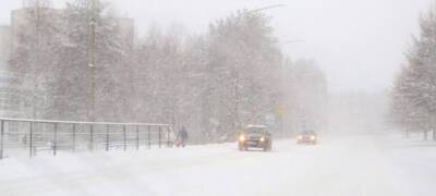 Власти города Карелии просят автомобилистов не садиться за руль из-за снегопада