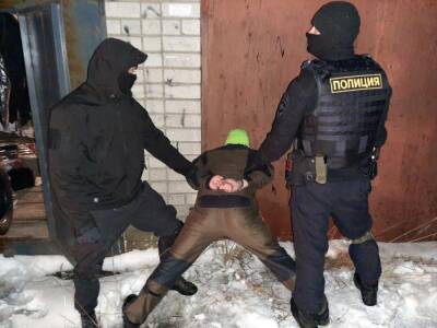 Вор кидался колбасой в сотрудников магазина в Петрозавдске