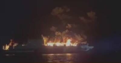 У берегов Греции загорелся паром с 237 пассажирами на борту