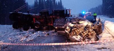ДТП с участием лесовоза произошло на трассе в Карелии (ФОТО)