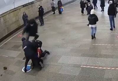 В московском метро мигранты напали на полицейских, попросивших предъявить документы