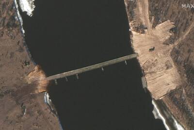 "Уже перебросили технику и больше не нуждаются": понтонный мост через Припять в Беларуси исчез
