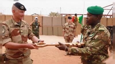 Франция выводит войска из Мали