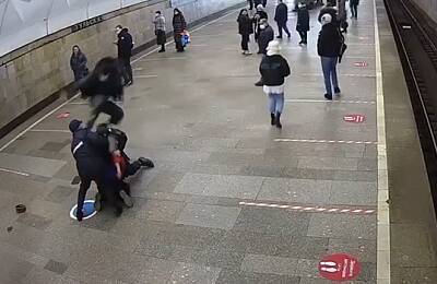 Мигранты напали на полицейских в московском метро (ВИДЕО)