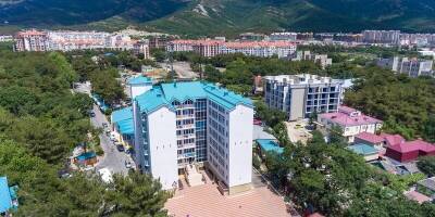 Компания миллиардера Абрамовича купила отель у Черного моря в Геленджике