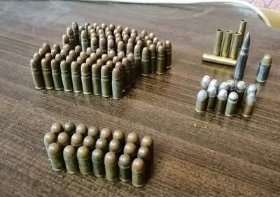 В Рыбновском районе полицейские изъяли у пенсионерки пистолет и более 400 патронов