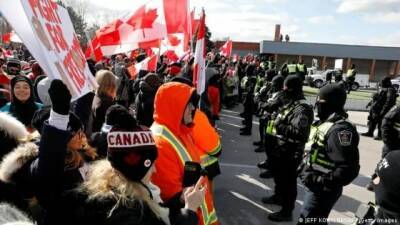 Антиковидные протесты в Канаде: полиция начала аресты протестующих