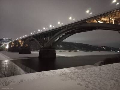 Новая подсветка за 86 млн рублей сломалась на Молитовском мосту в Нижнем Новгороде