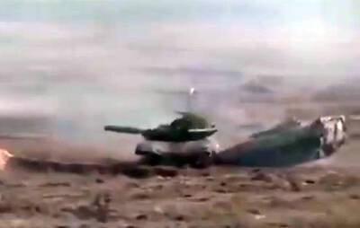 Украинская БМП протаранила танк на глазах у Зеленского (видео)
