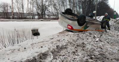 Такси перевернулось в Кстовском районе