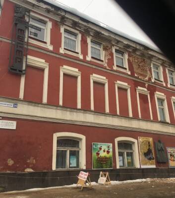В Вышнем Волочке Тверской области обрушился фасад драматического театра