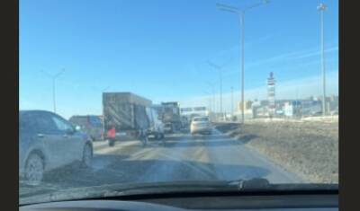В Тюмени на объездной дороге возникла пробка из-за ДТП