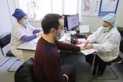 Поликлиники Ставрополья будут работать в 3 смены несмотря на тенденцию к снижению заболеваемости COVID-19