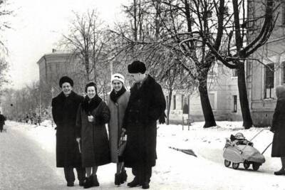 Брянцам показали архивное фото зимнего бульвара Гагарина