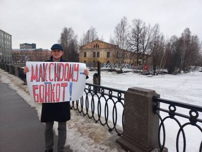 В Петербурге прошли пикеты против сноса исторического здания на Васильевском острове