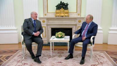 Лукашенко пошутил о визитах к Путину "западной элиты"