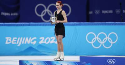 Трусова сняла свою серебряную медаль в личном турнире на ОИ-2022 перед общением с журналистами