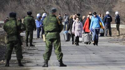 Власти ЛНР вслед за ДНР объявили о массовом выезде населения в Россию