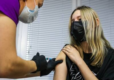 В России от коронавируса полностью вакцинировались более 82,5 млн человек