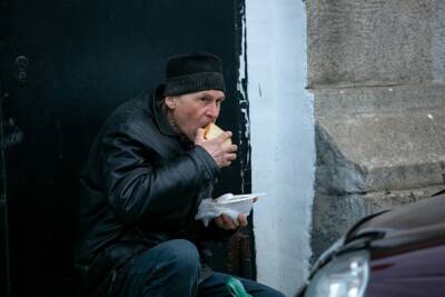 Петербуржца отправили в колонию за угрозу убийством бездомному