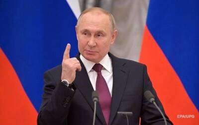 Путин назвал "вбросами" информацию о вторжении в Украину