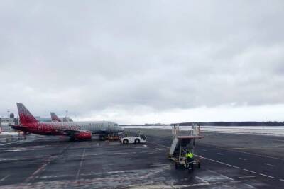 Самолет из Москвы экстренно приземлился в Пулково из-за непогоды в Мурманске