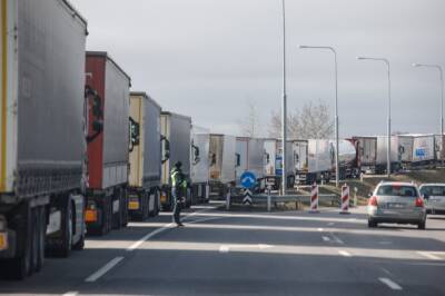 Очереди грузовиков на литовско-белорусской границе не сокращаются