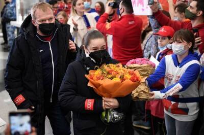 Валиева отказалась общаться с журналистами после возвращения в Москву из Пекина. ВИДЕО