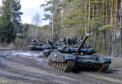 Россия с конца января почти удвоила число военных у границы Украины и мира