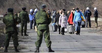 Путин поручил выплатить по 10 тысяч рублей беженцам из Донбасса