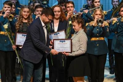 60 белгородских школьников получат денежную премию от мэра