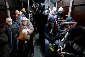 Мужчины будут биться с захватчиками, женщины и дети эвакуируются в Россию: Донбасс на пороге большой войны