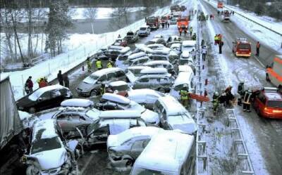 В США из-за снегопада более 100 автомобилей попали в ДТП