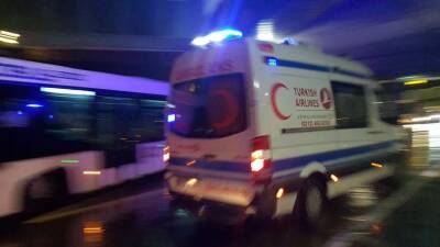 Туристический автобус перевернулся в центральной части Турции