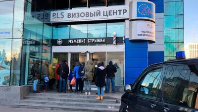Карт-бланш на обдирательство. Визовые центры в России навязывают новые поборы