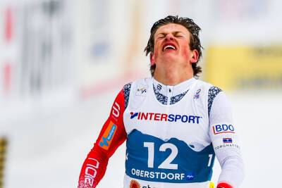 Александр Большунов - Йоханнес Клебо - ОИ-2022. Йоханнес Клебо снялся с лыжного марафона на 30 км - sport.ru - Норвегия - Пекин