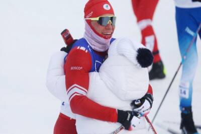 Российский лыжник Большунов выиграл золото в масс-старте на Олимпиаде
