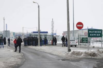 На границе Ростовской области к полудню ожидают около 25 тыс. жителей ЛНР