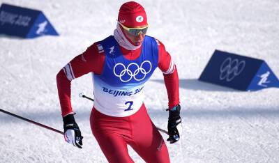 Лыжник Александр Большунов выиграл «королевскую гонку» на Олимпиаде в Пекине