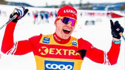 Лыжник Большунов выиграл масс-старт на Играх в Пекине
