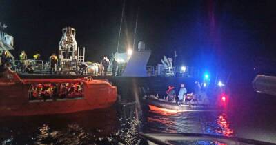 Без вести пропали 12 человек с горевшего в Ионическом море парома