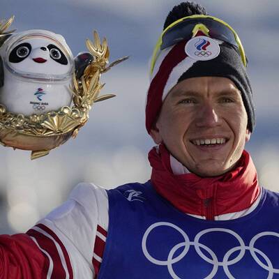 Александр Большунов выиграл 30-километровый масс-старт на Олимпийских играх