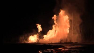 Видео тушения ночного пожара на газопроводе в Луганске