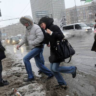 Службы Москвы работают в режиме повышенной готовности из-за сильного ветра